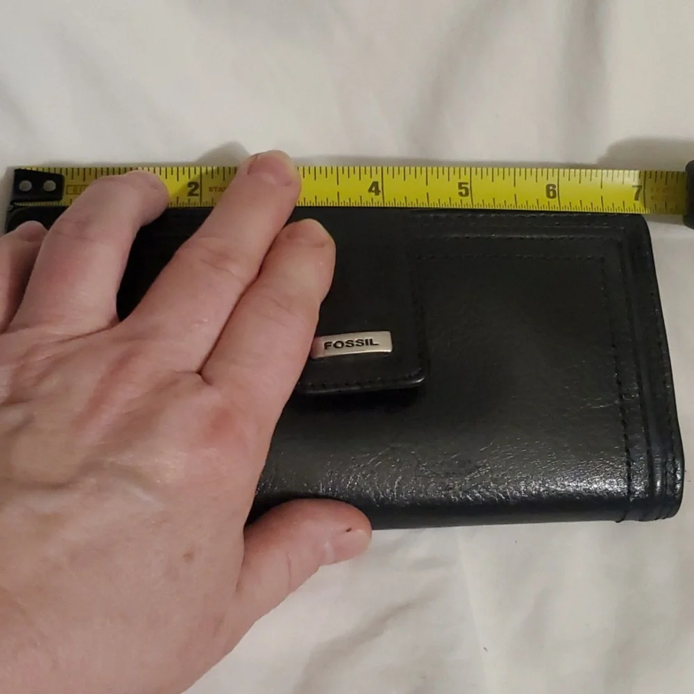 FOSSIL GENUINE LEATHER WALLET - Picture 10 of 14